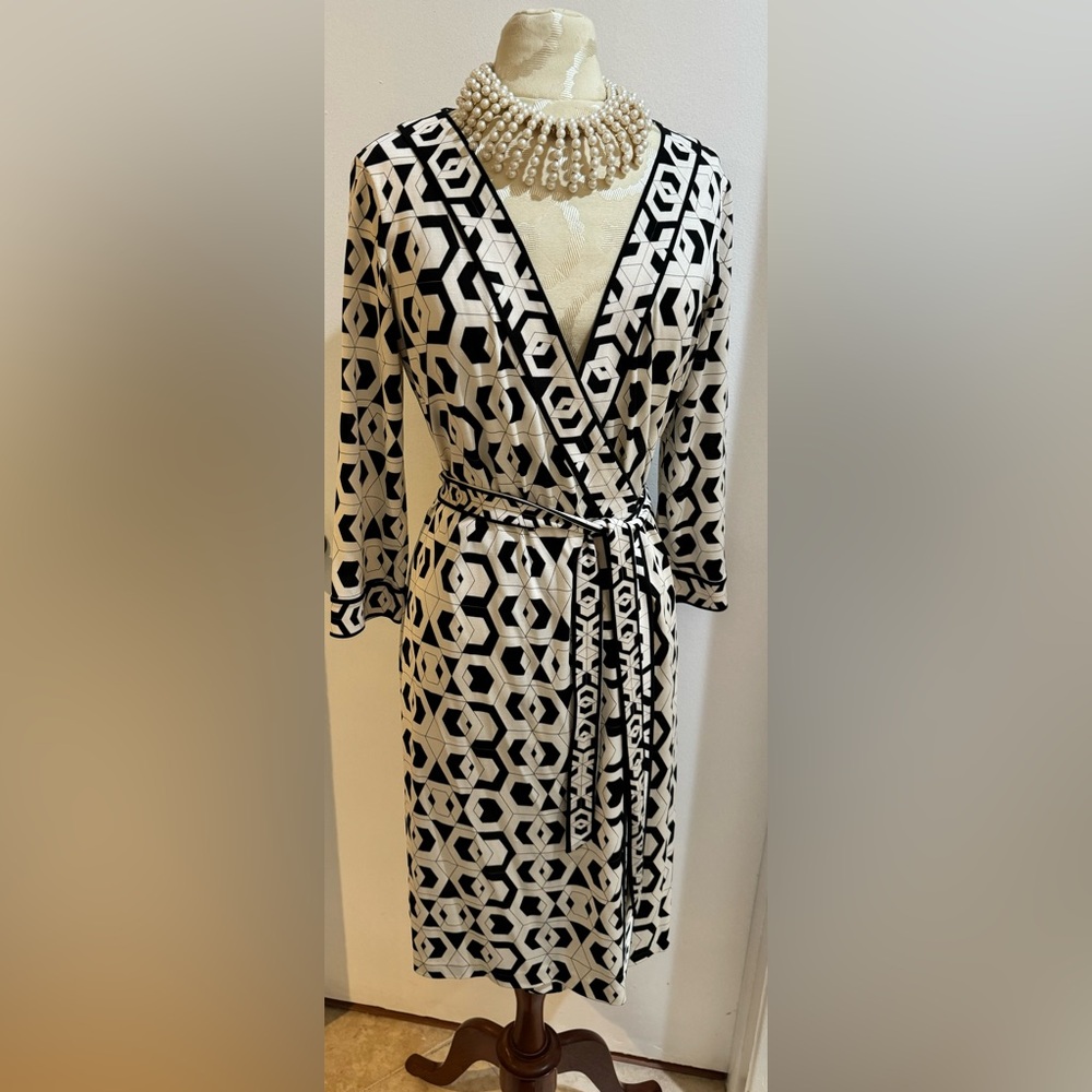 Diane Von Furstenberg Vtg Silk Wrap Geometric Banded Julian Black White Dress